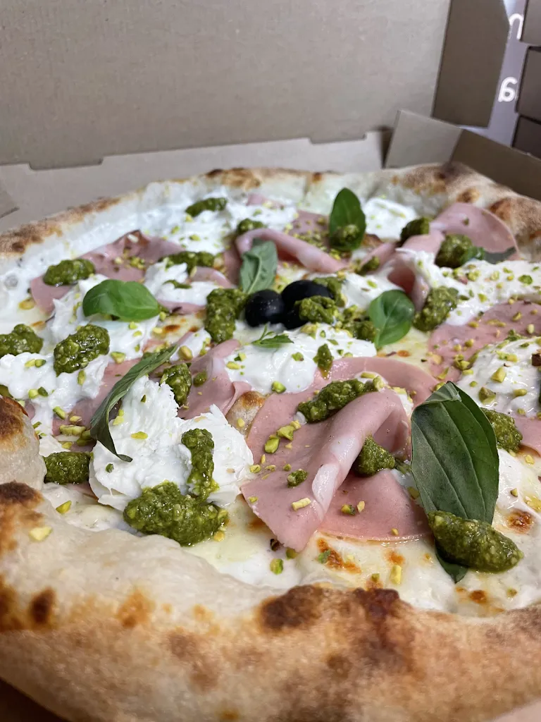 Wanted Pizza_Mouzeil_slider_image_3