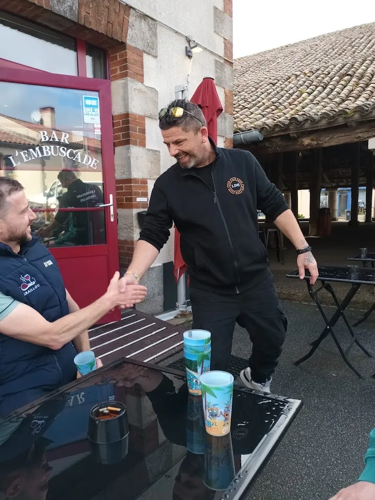 Simon Borderon_Bar restaurant l embuscade des halles_Moutiers-les-Mauxfaits_review