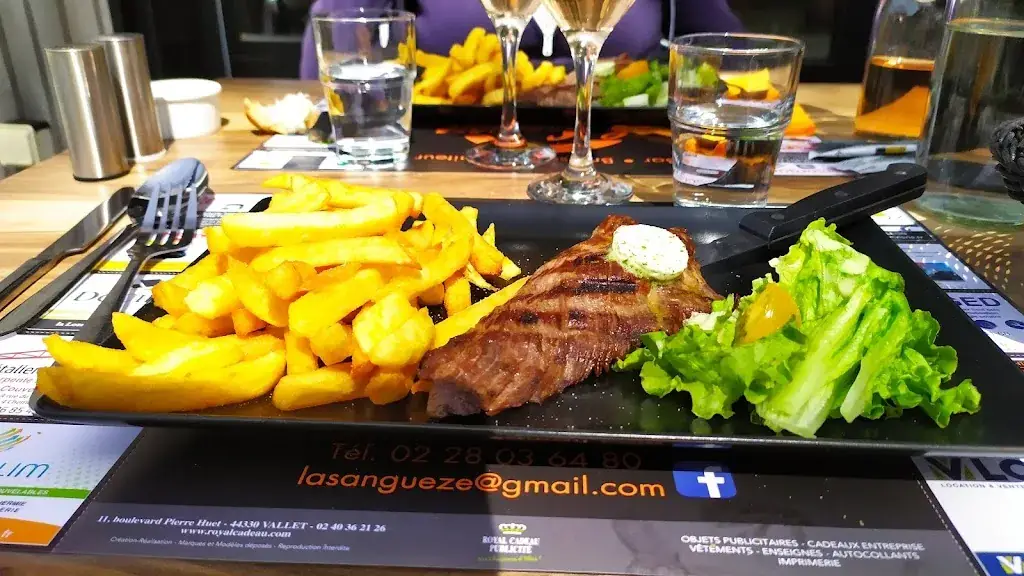 Cyril Chancel_Bar brasserie Le Cèdre_Mouzillon_review