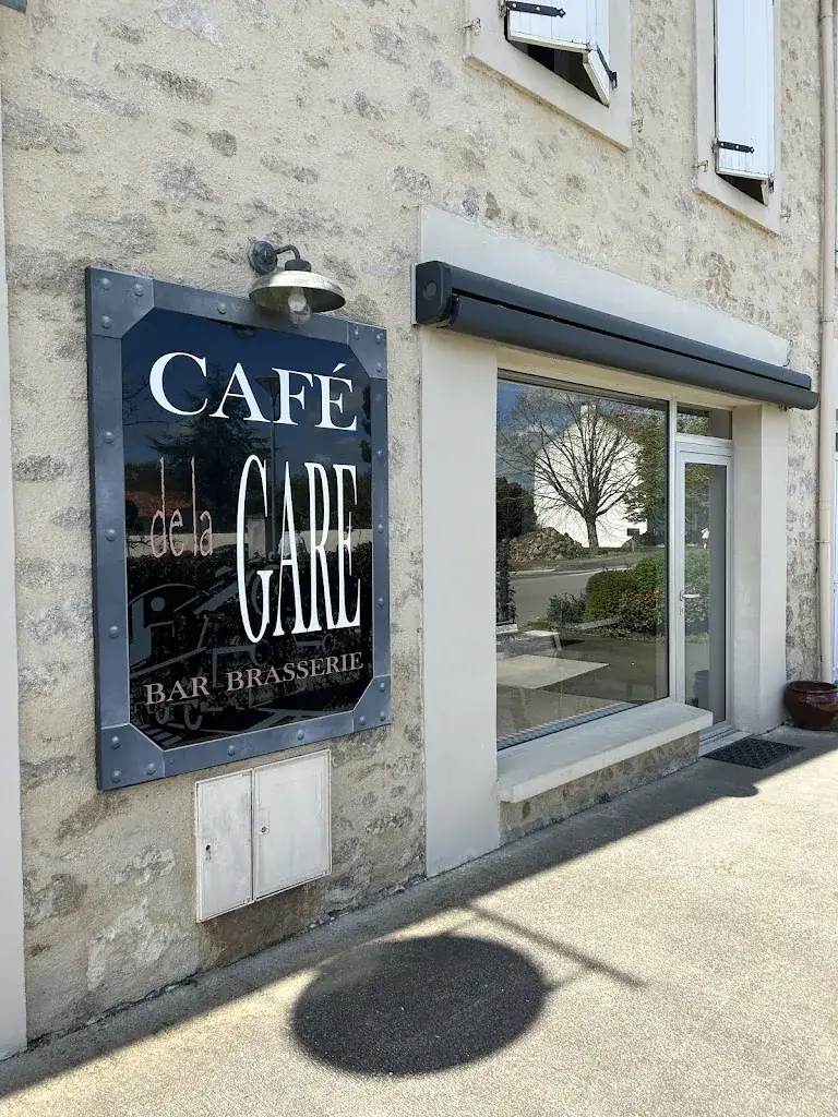 Café de la Gare ristorante a Nesmy