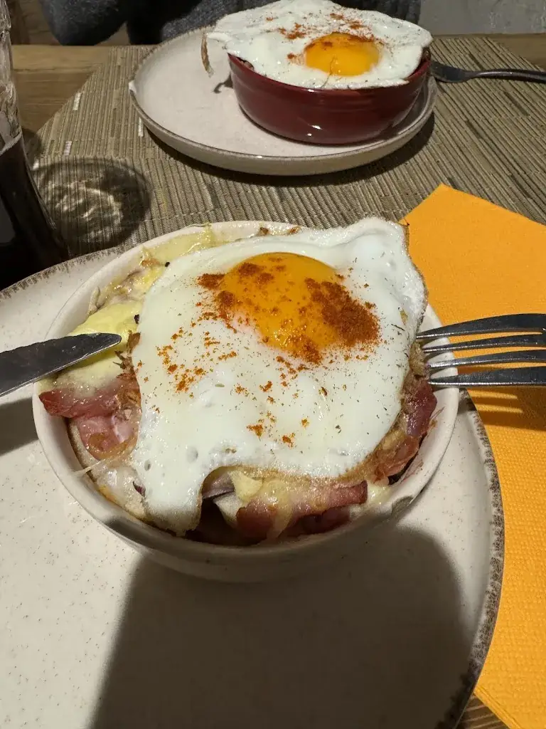 emma liegeois_Le globe trotter_Modane_review