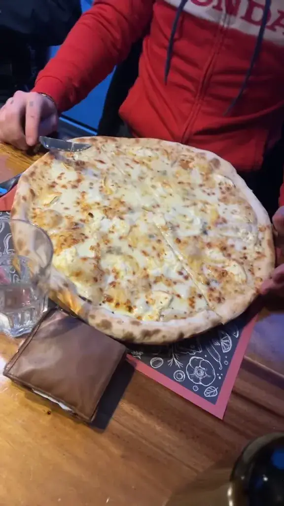 Lazzaro Pizza Mulsanne_Mulsanne_slider_image_2