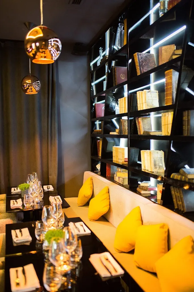 Le Cambronne Bistrot Chic restaurant in Nantes