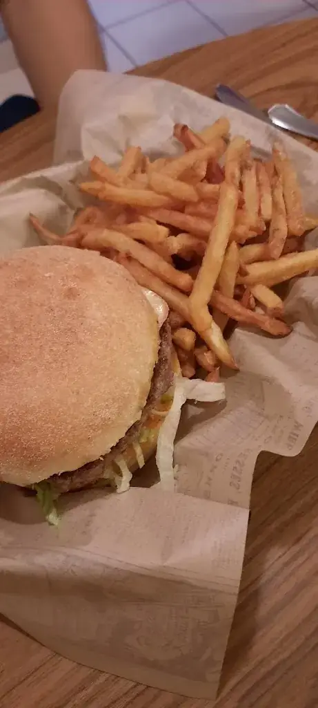 Simon Btc_Le BnG / bar à jeux & maison à Burgers_Nort-sur-Erdre_Bewertung