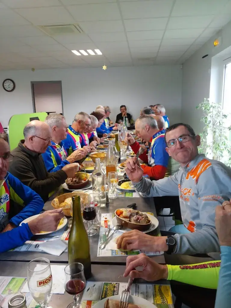 Angus Cunningham-Burley_Le Relais d'Auverse_Noyant-Villages_review