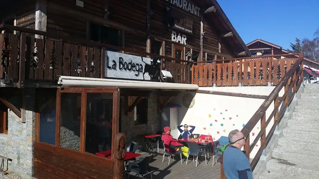 Wayne Owen_Restaurant Le Dahu Bar la Bodéga_Villarodin-Bourget_review