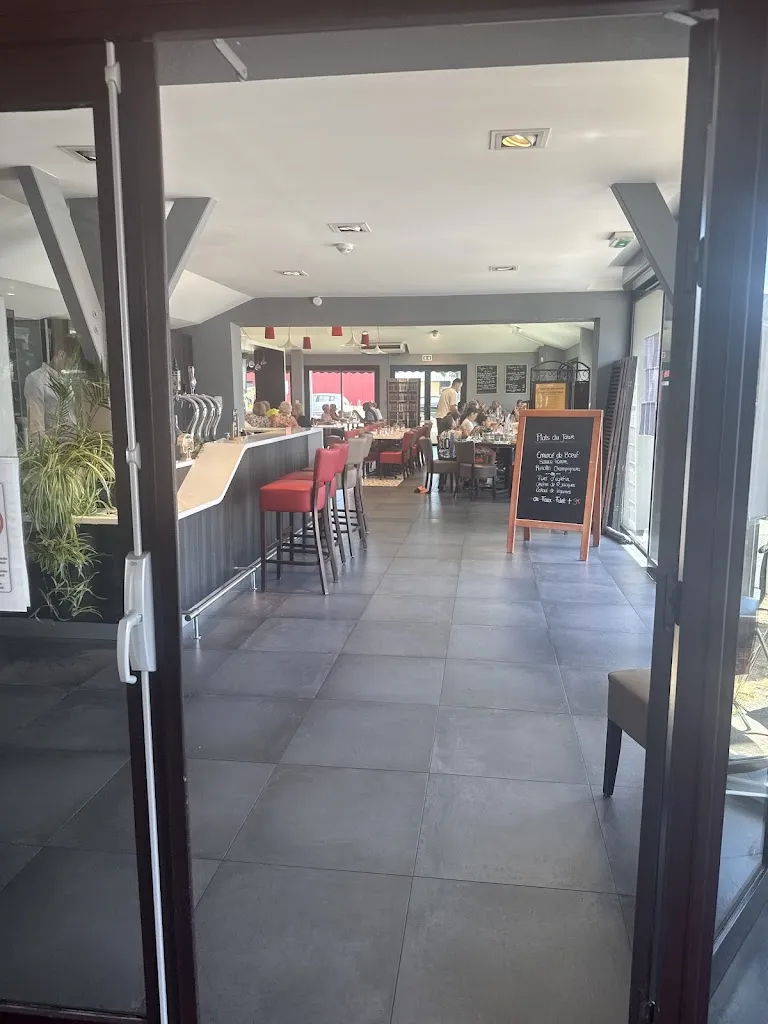 Emmanuel Godest_La Colonnade_Bleu_review