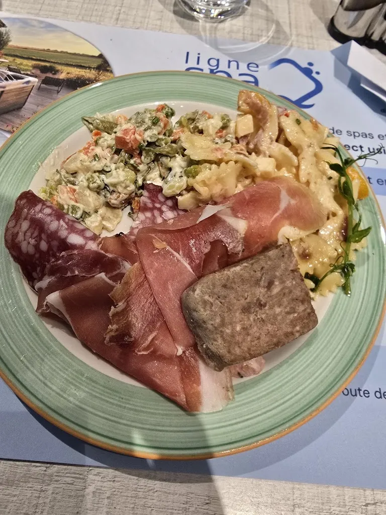 Samuel Hoorelbeke_La Colonnade_Bleu_review