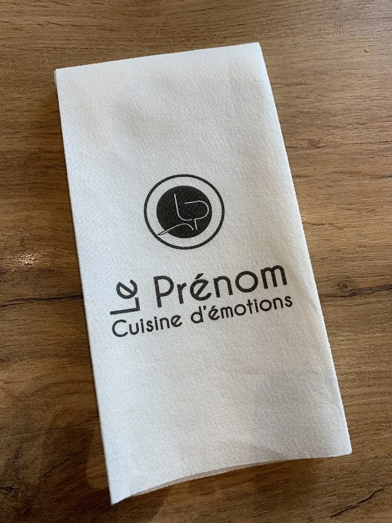 Kerry Cosneau_Le Prénom_Sables-d'Olonne_review