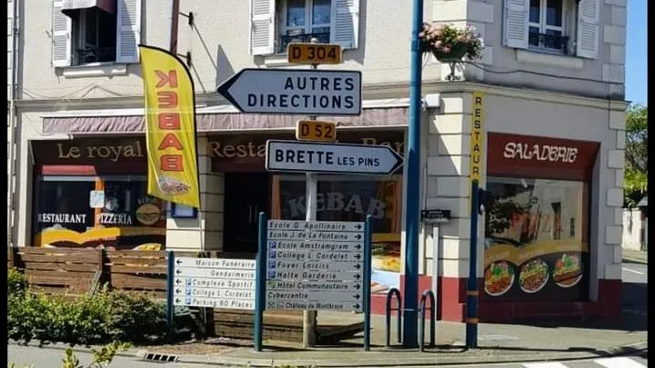 Le royal restaurant in Parigné-l'Évêque