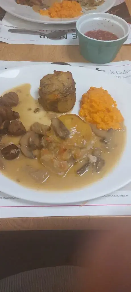 Philippe Pradère_La Promenade_Verrières-en-Anjou_review