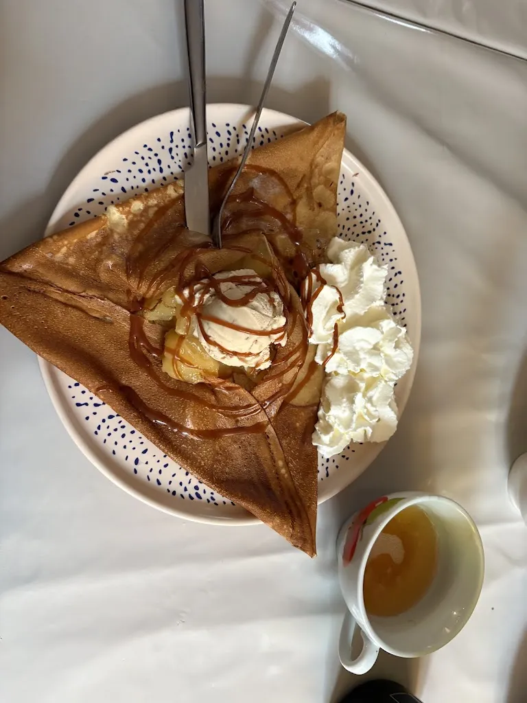 Rita Maria Karam_Crêperie de Keroman_Piriac-sur-Mer_review