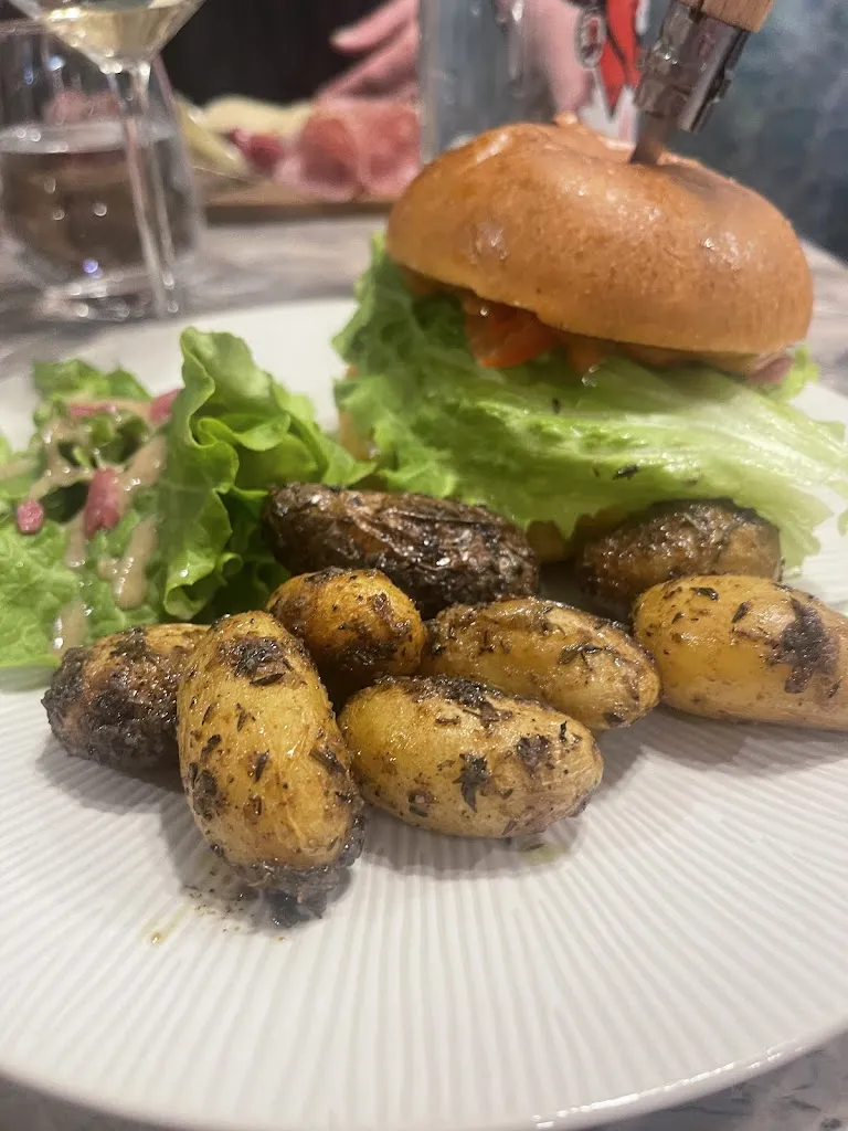 Romana Kofroňová_L'Authentique La Norma-Restauration sur place ou à emporter_Villarodin-Bourget_review