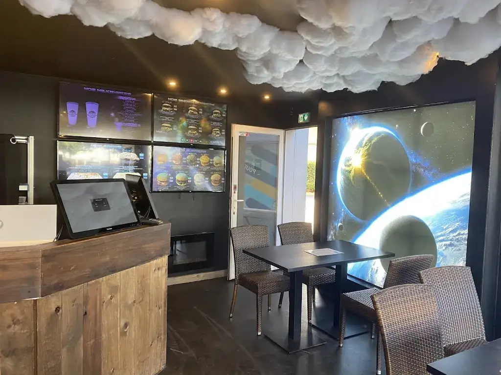 Cosmos Burger restaurant in Orvault