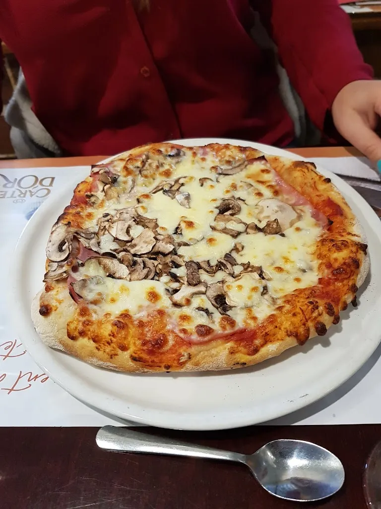 Mark John_La Sosta_Pré-en-Pail-Saint-Samson_review