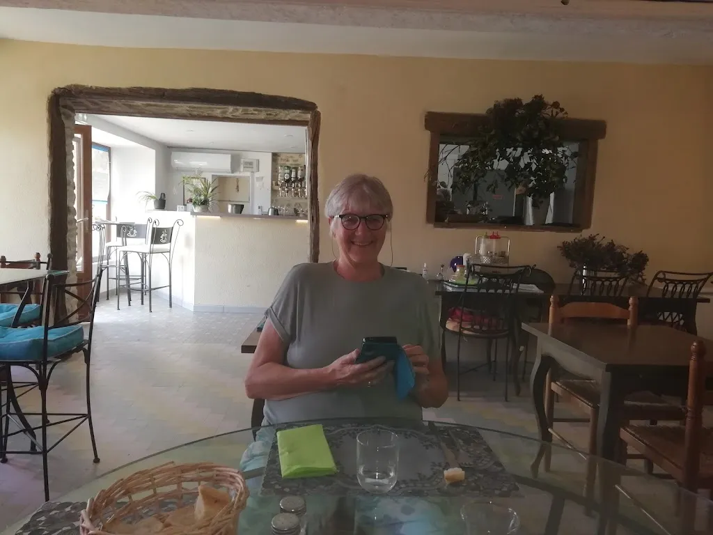 L'Etoile_Saint-Cyr-en-Pail_slider_image_1