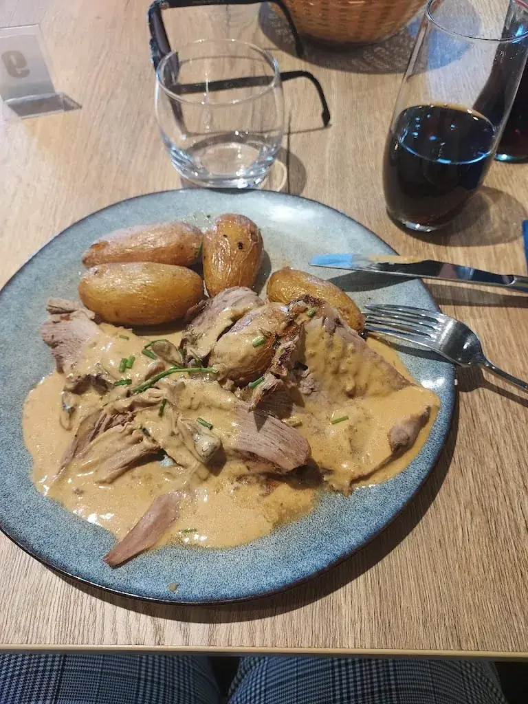 Emeline Mugens_Au QG Restaurant de Village_Quelaines-Saint-Gault_review