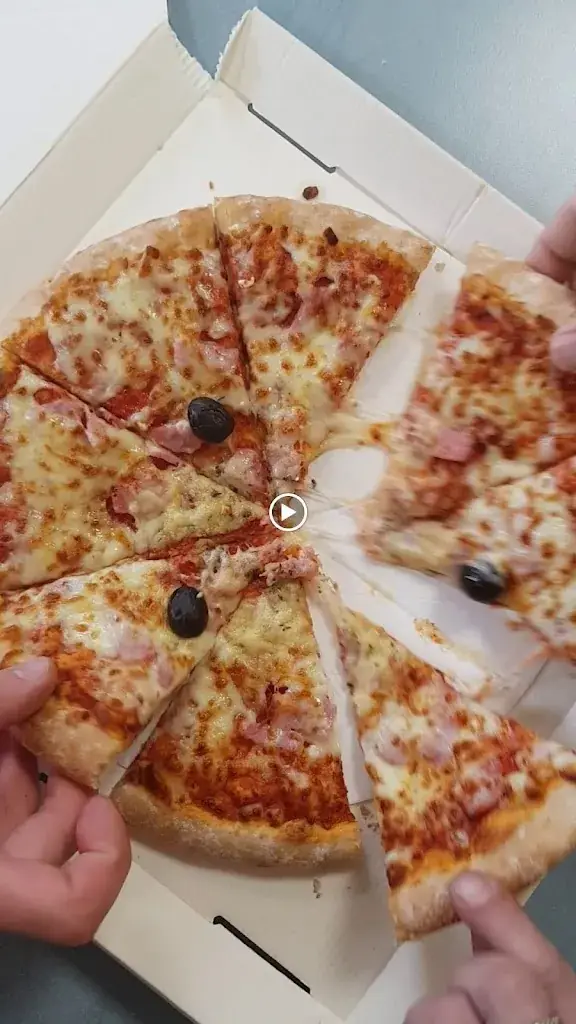 Gang Of Pizza_Quelaines-Saint-Gault_slider_image_3