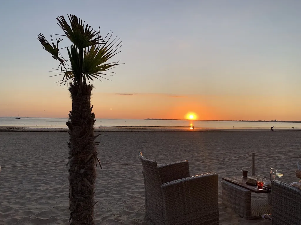 Carl Liversage_La Petite Plage_Pornichet_reseña