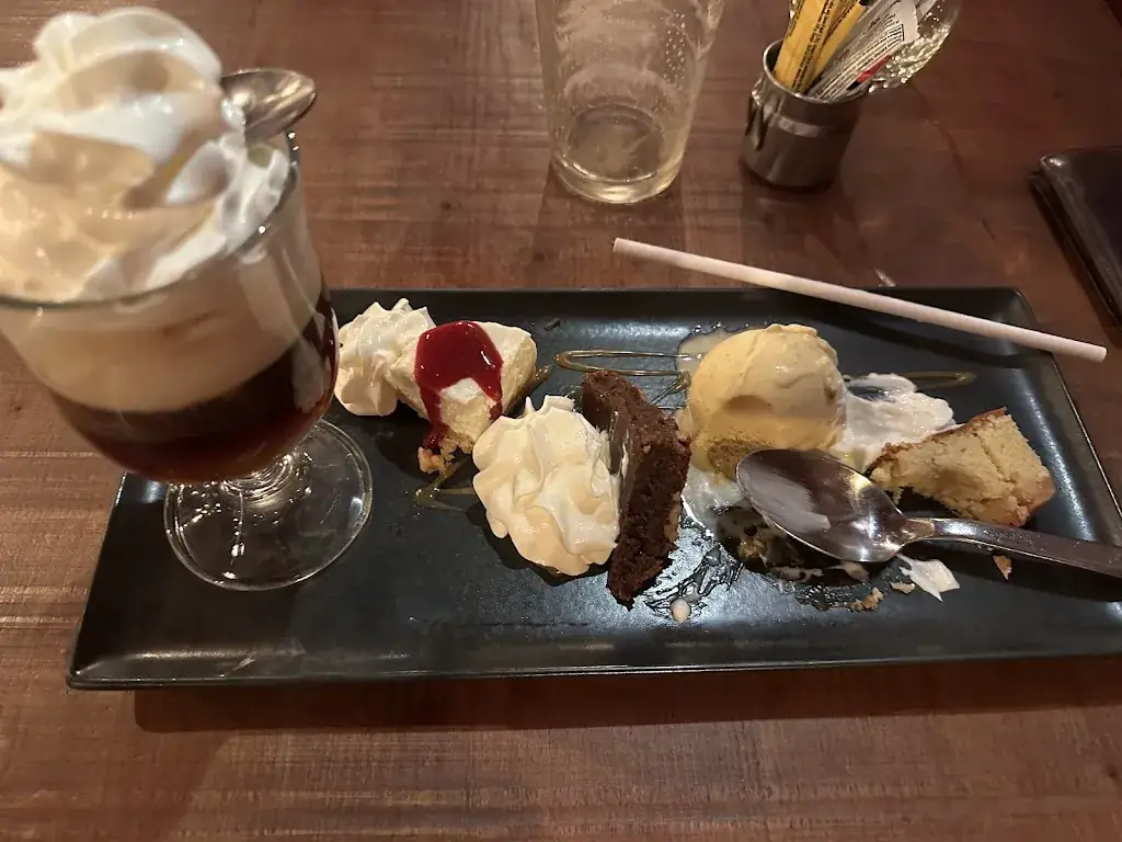 Carl Liversage_The Public House_Pornichet_review