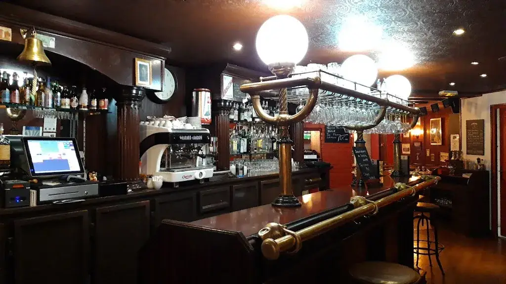 Baptiste L_The Public House_Pornichet_review