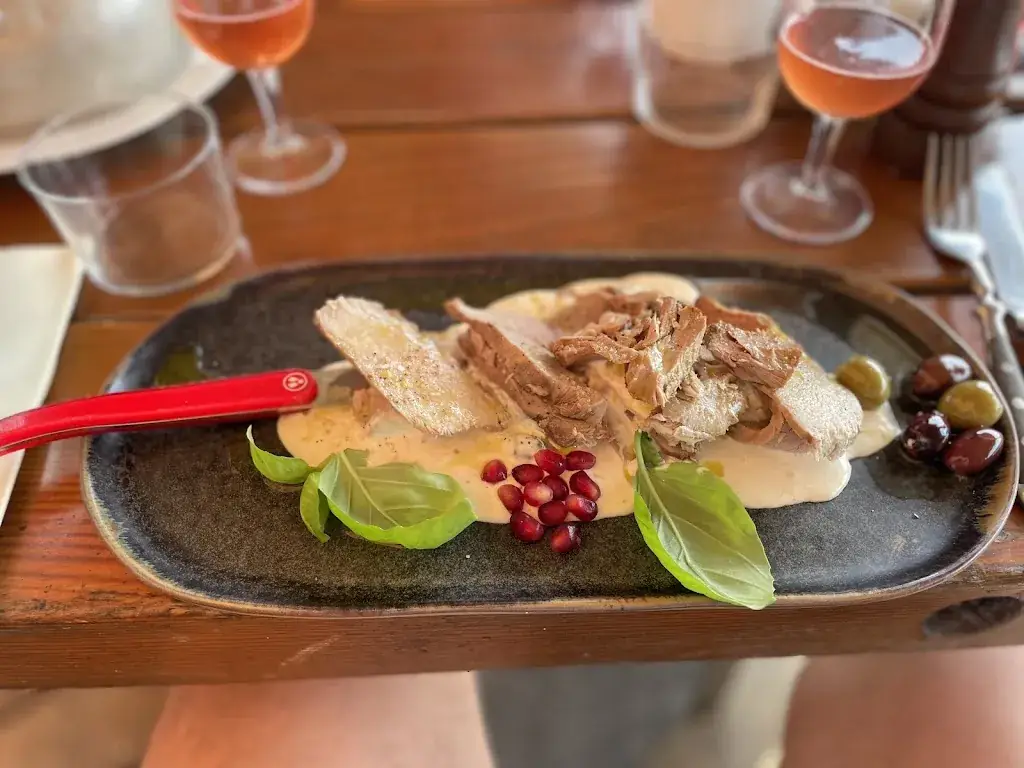 Justus Brown_Le Recif_Pornichet_review