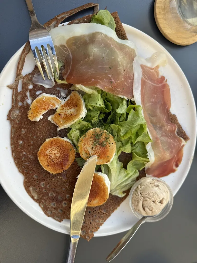 Nicola_Les Années Folles - Crêperie_Pornichet_review