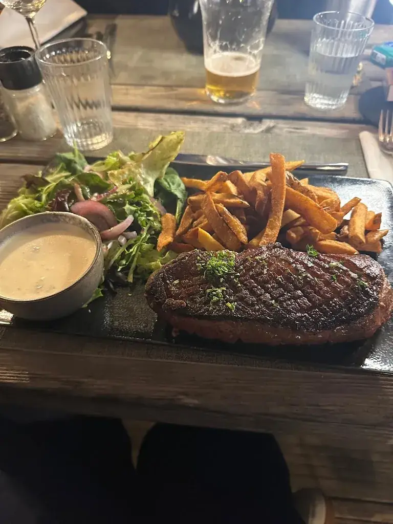 Léa M_La Galerne_Pornichet_review