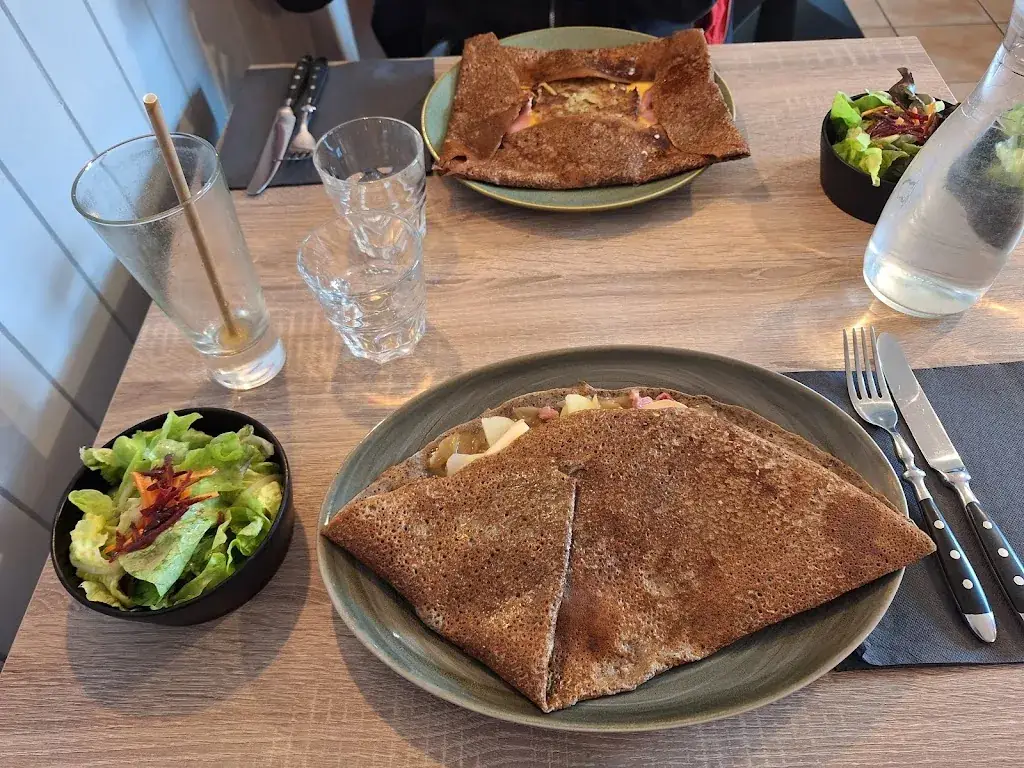 Aurélie Burot_Crêperie Les Lutins_Rocheservière_review