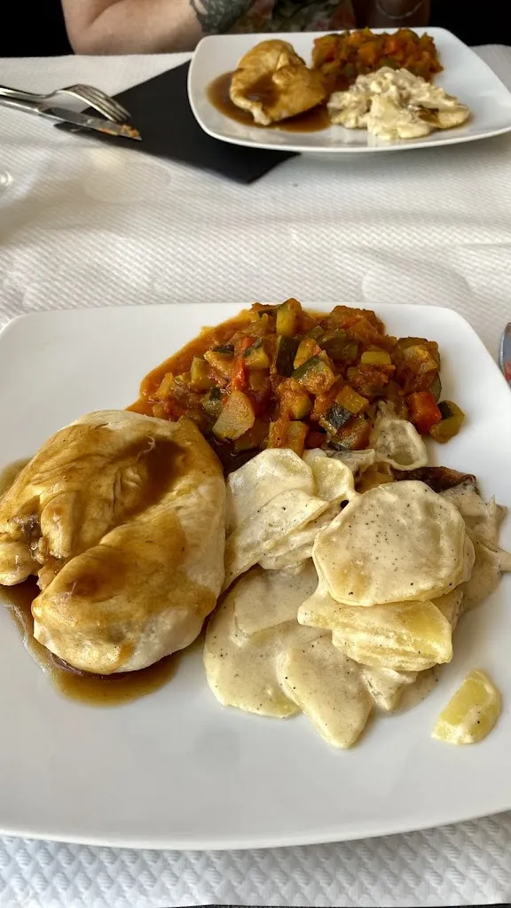 Ade Rowswell_La Grotte_Nantua_review