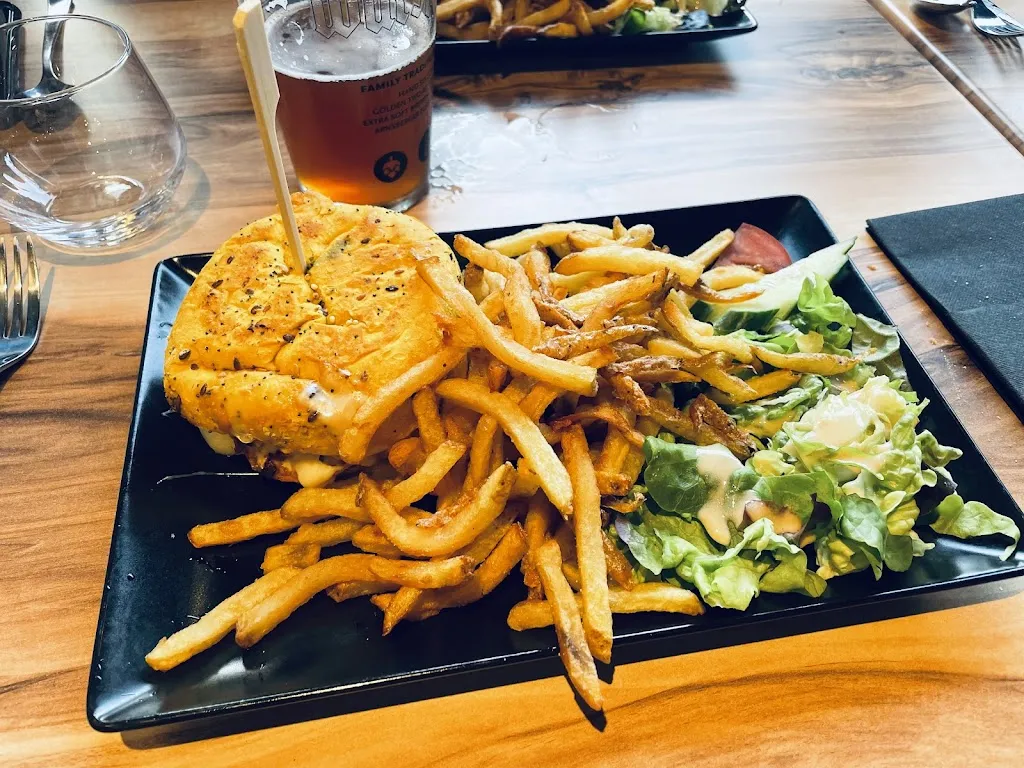 Emilie Briand_La Loge Briéronne_Saint-André-des-Eaux_review