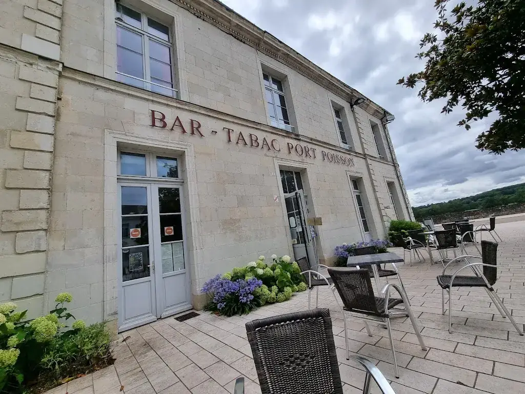 Zeh-Ty Hua_Port Poisson_Saint-Clément-des-Levées_review