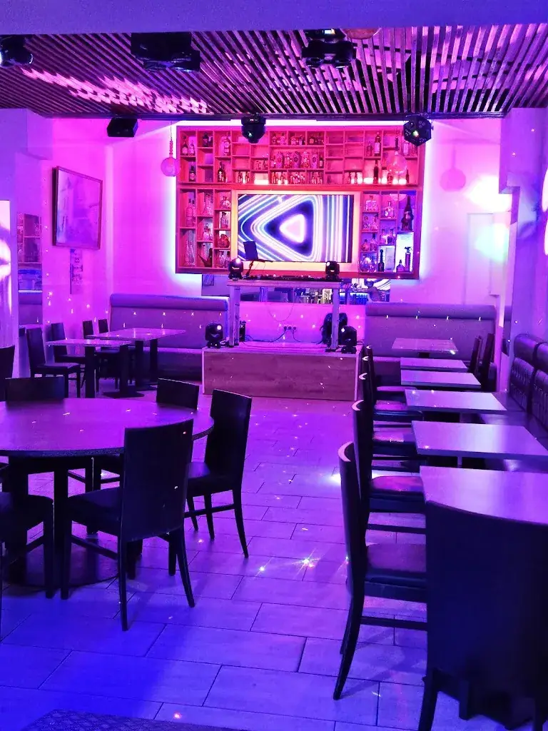 Bar-Restaurant Dong Nhi_Saint-Étienne-de-Montluc_slider_image_1