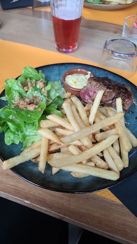 Charlene Love_LeMarchand DeVin | Bar & restaurant à Saint-Etienne-de-Montluc_Saint-Étienne-de-Montluc_review