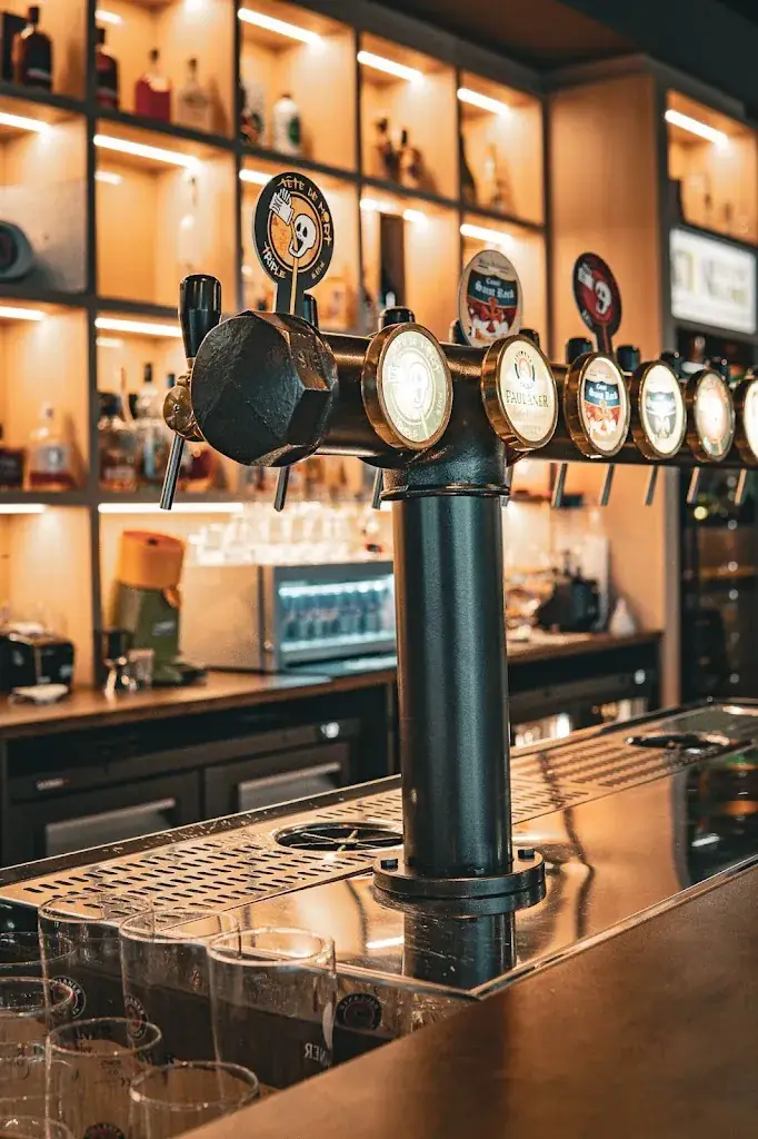 Ni Brune Ni Blonde_Saint-Cyr-sur-Loire_slider_image_1