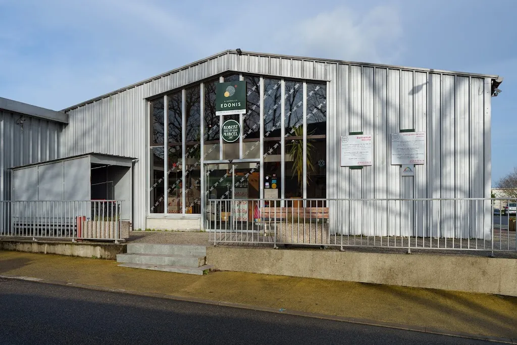 Cave Robert et Marcel - Les Vignobles Edonis restaurant à Bellevigne-les-Châteaux