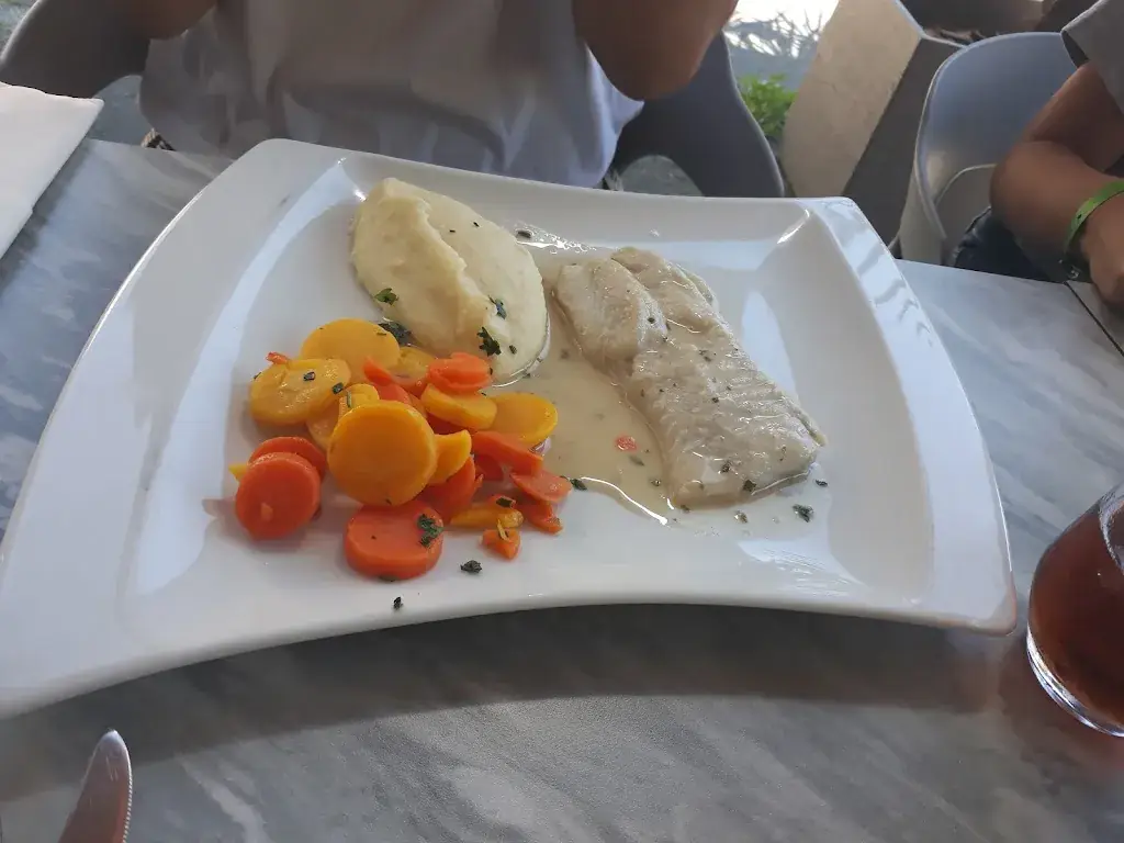 Géraldine Arnaud_Les 20 Bavards_Montrond-les-Bains_review