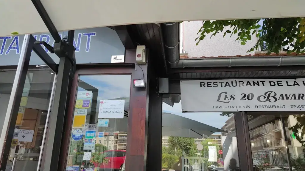 Les 20 Bavards_Montrond-les-Bains_slider_image_2