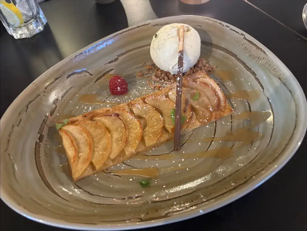 Michael Torbit_Hôtel Restaurant La Villa Rose-Marie ** -Terrasse Sous Les Pins à St Brevin_Saint-Brevin-les-Pins_review