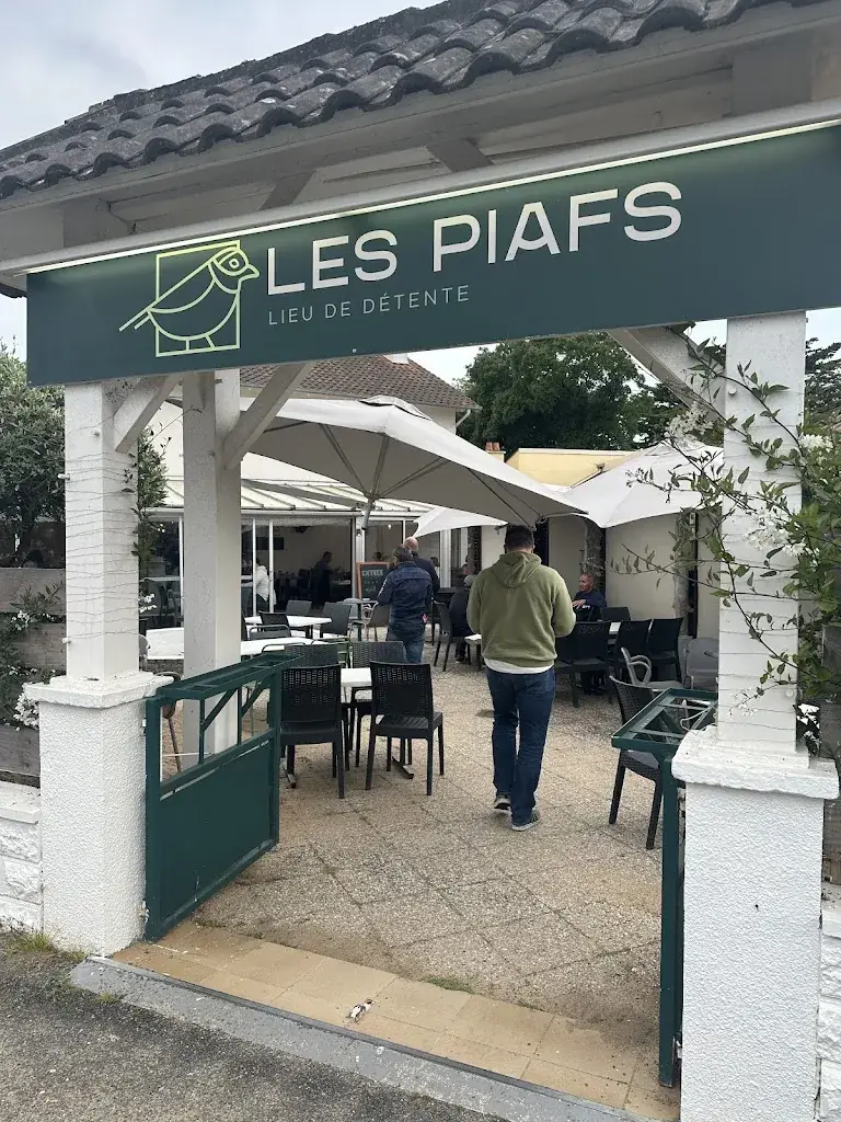 Francois F_Les Piafs_Saint-Brevin-les-Pins_review