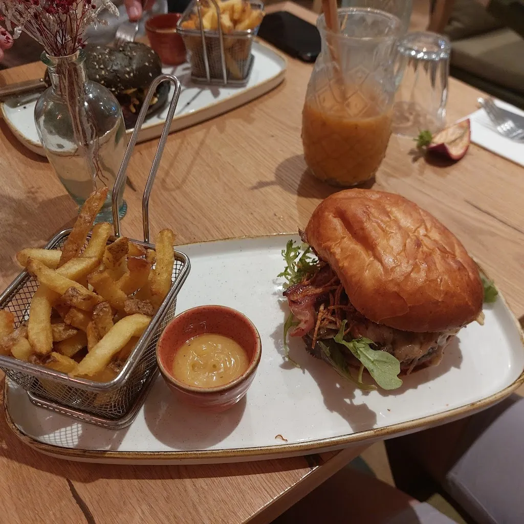 Elise Lepley_MR PATATE . RESTAURANT DE BURGER GOURMET_Saint-Brevin-les-Pins_review