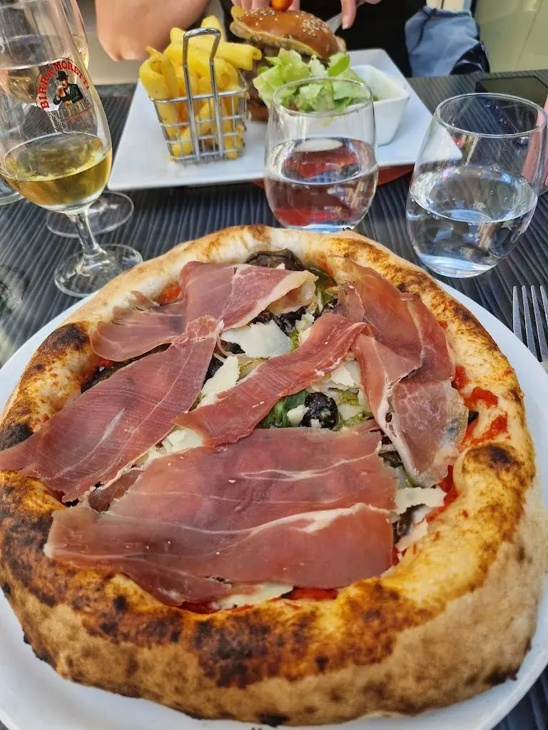 emmanuel JLT_La Piazza_Montrond-les-Bains_review