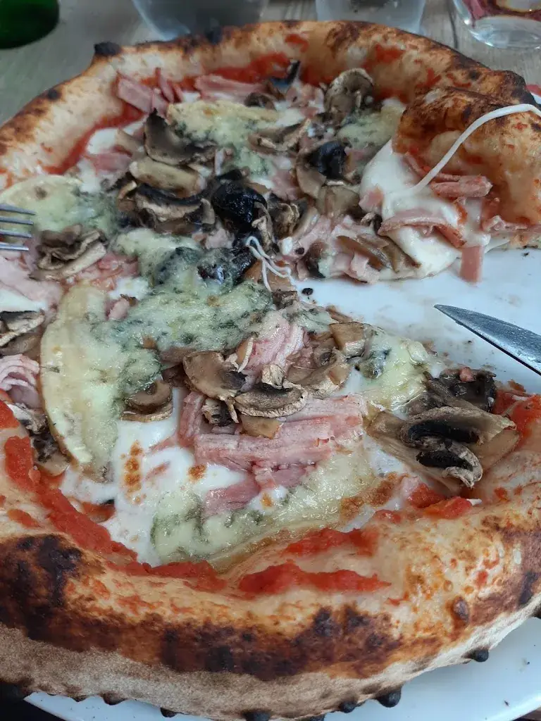 Elysa Bonheur_La Piazza_Montrond-les-Bains_review