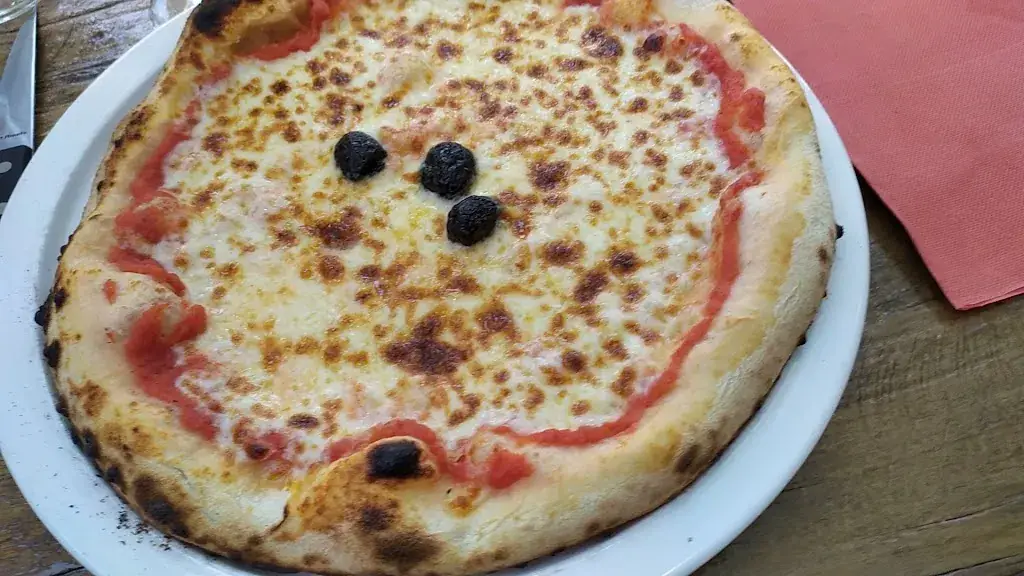 La Piazza_Montrond-les-Bains_slider_image_2