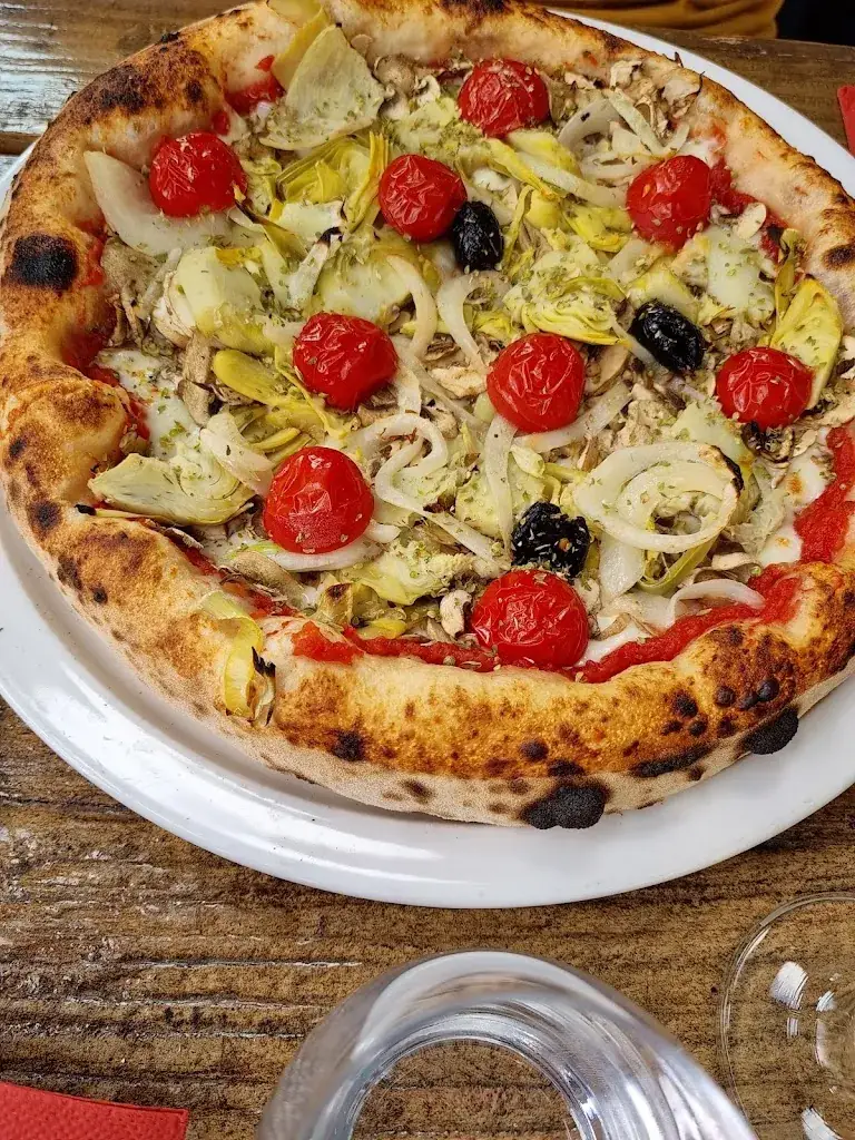 La Piazza_Montrond-les-Bains_slider_image_3