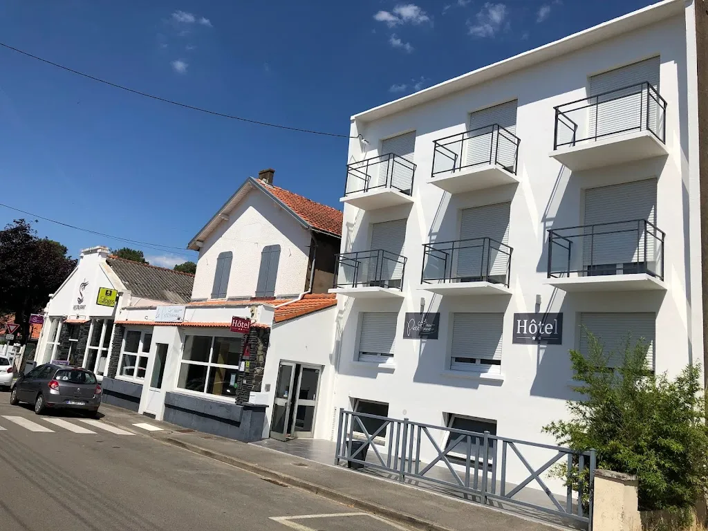 Hôtel Le Petit Trianon_Saint-Brevin-les-Pins_slider_image_1