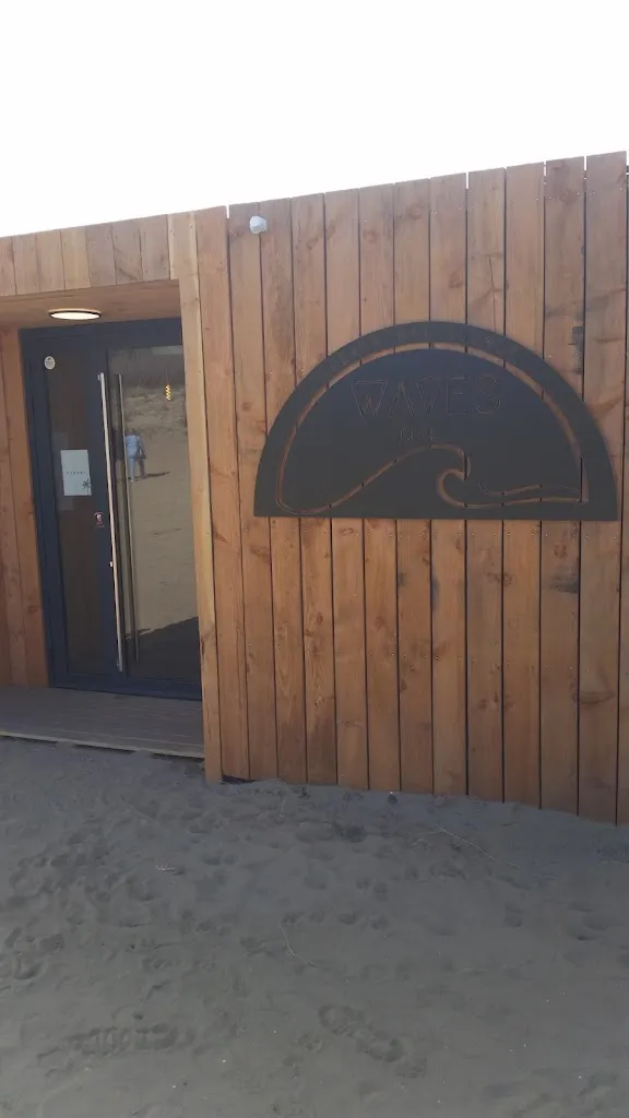 stéphane Lacroix_Waves club_Saint-Brevin-les-Pins_review