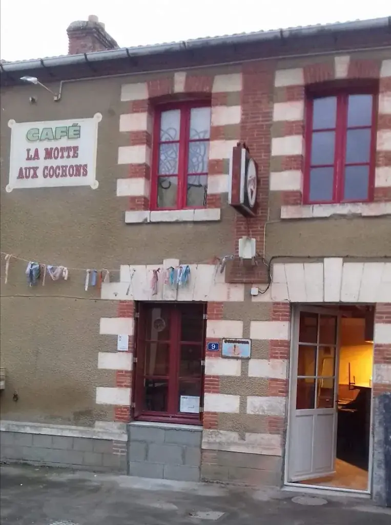 La Motte Aux Cochons_Saint-Hilaire-de-Chaléons_slider_image_1