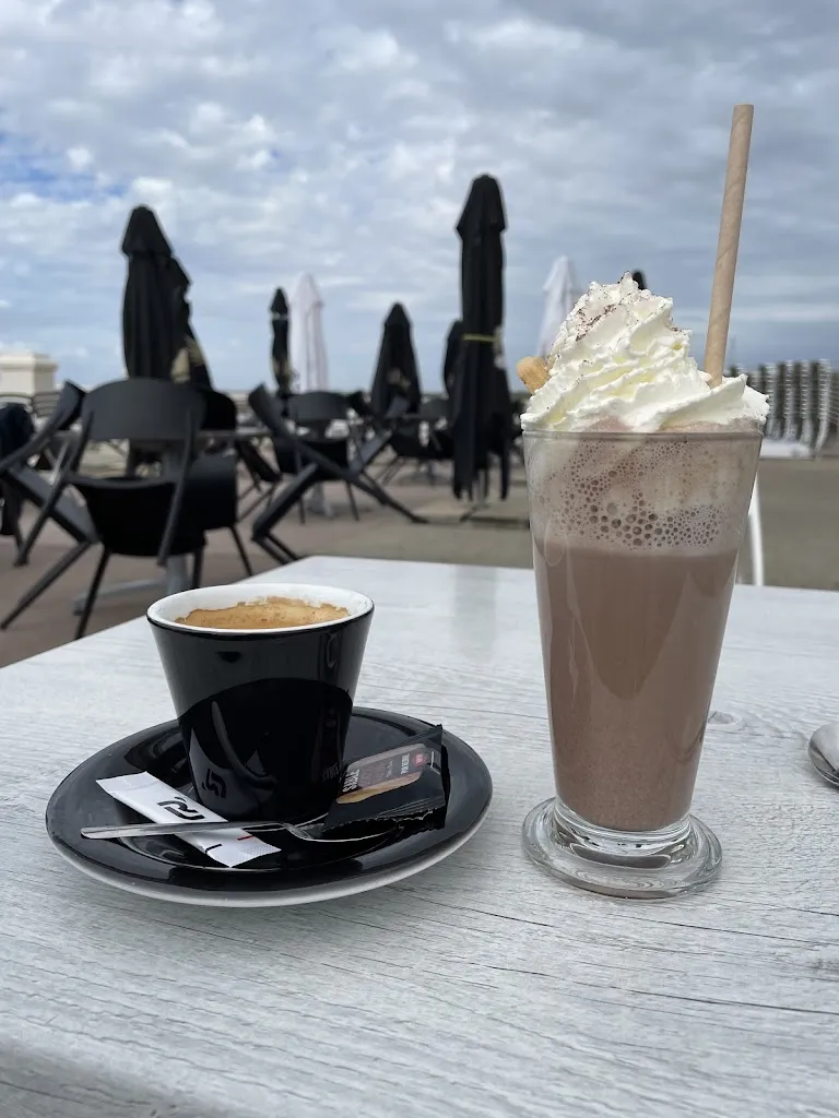 Vikki Greenhill_Café de la plage_Saint-Hilaire-de-Riez_review