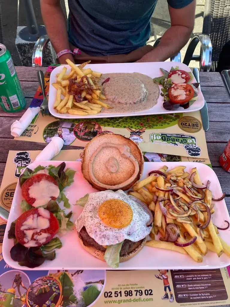 Mary Daley_ROUTE 84_Saint-Hilaire-de-Riez_review